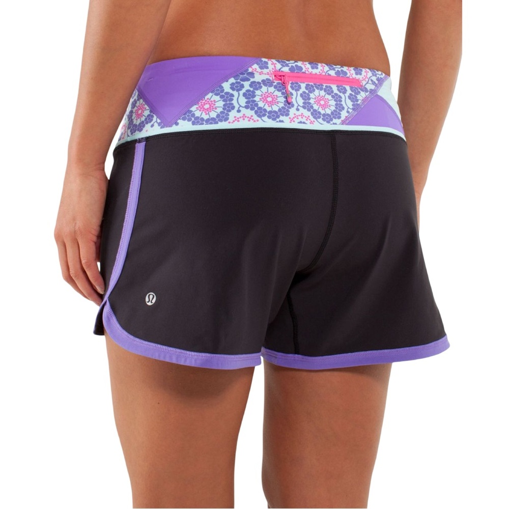 Lululemon Groovy Run Short Size 2 Black Power Purple Quilt Floral Vintage 2013